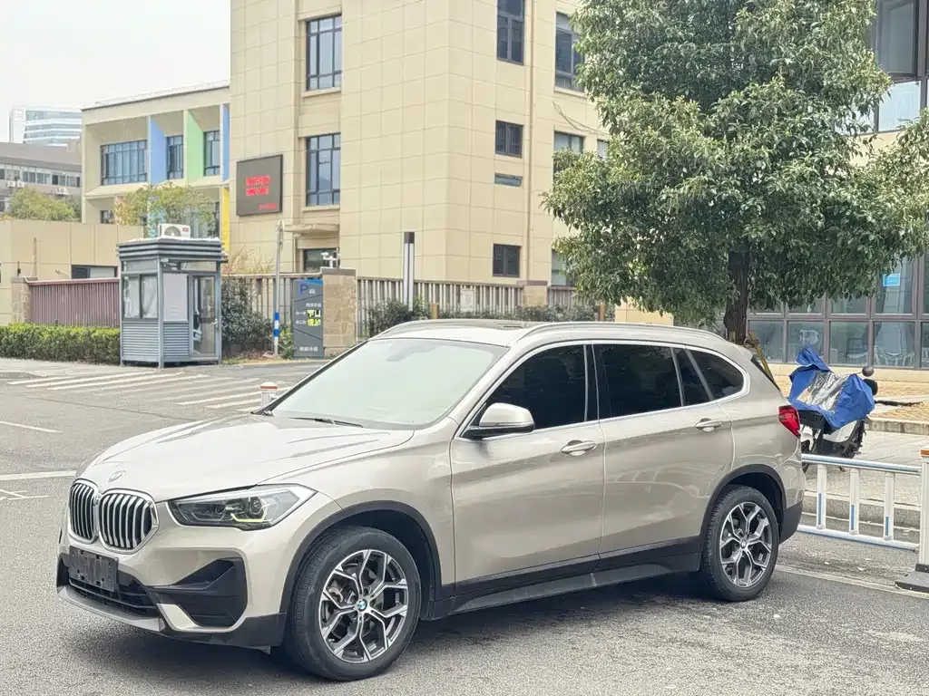 BMW X1 — фото 1