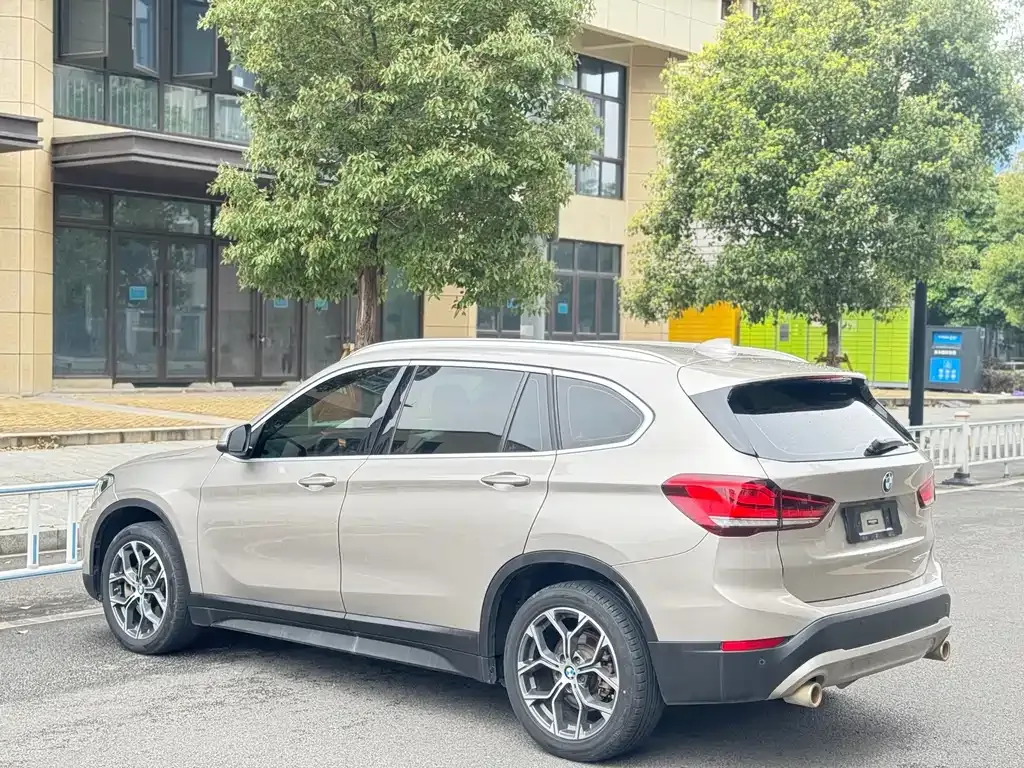 BMW X1 — фото 5
