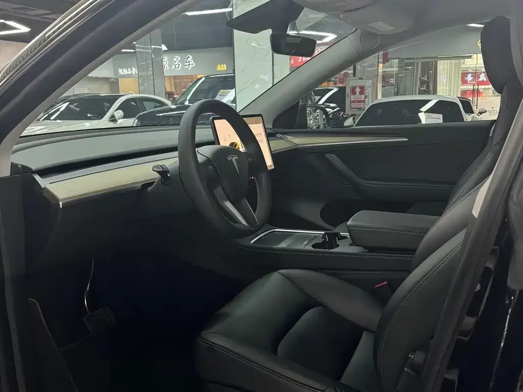 Tesla Model Y — фото 4