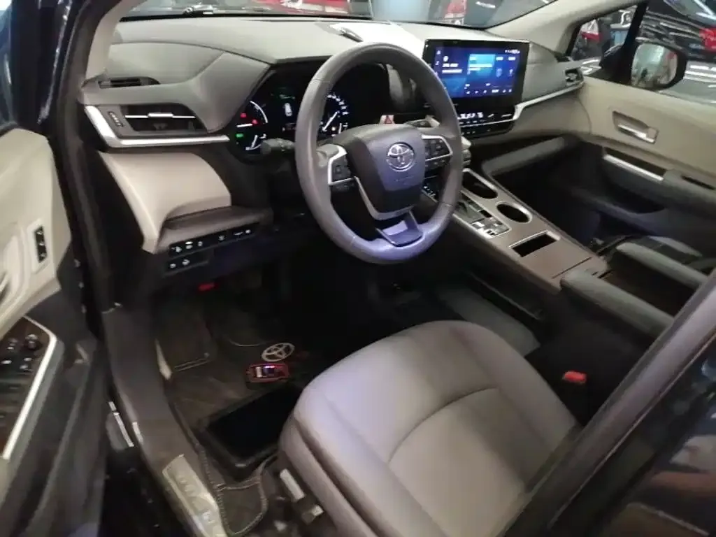 Toyota Granvia 2024 из CN, фото 4