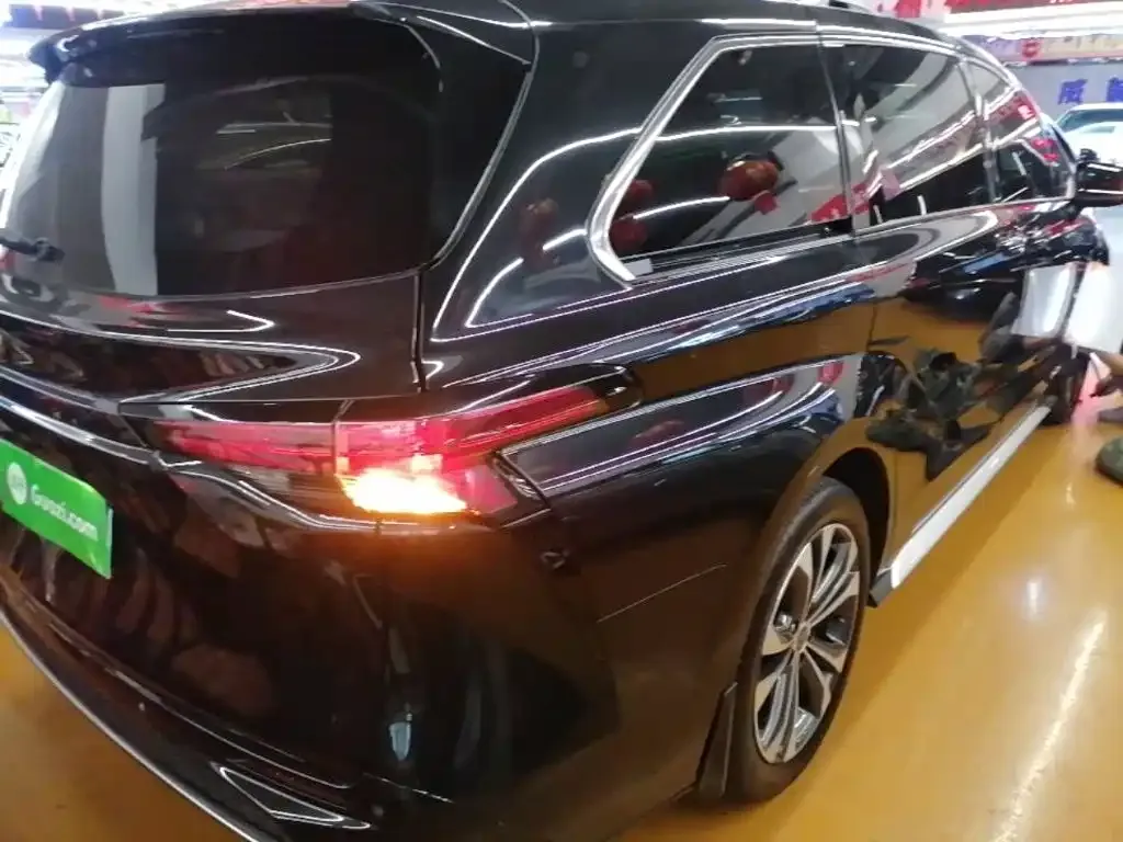 Toyota Granvia 2024 из CN, фото 8