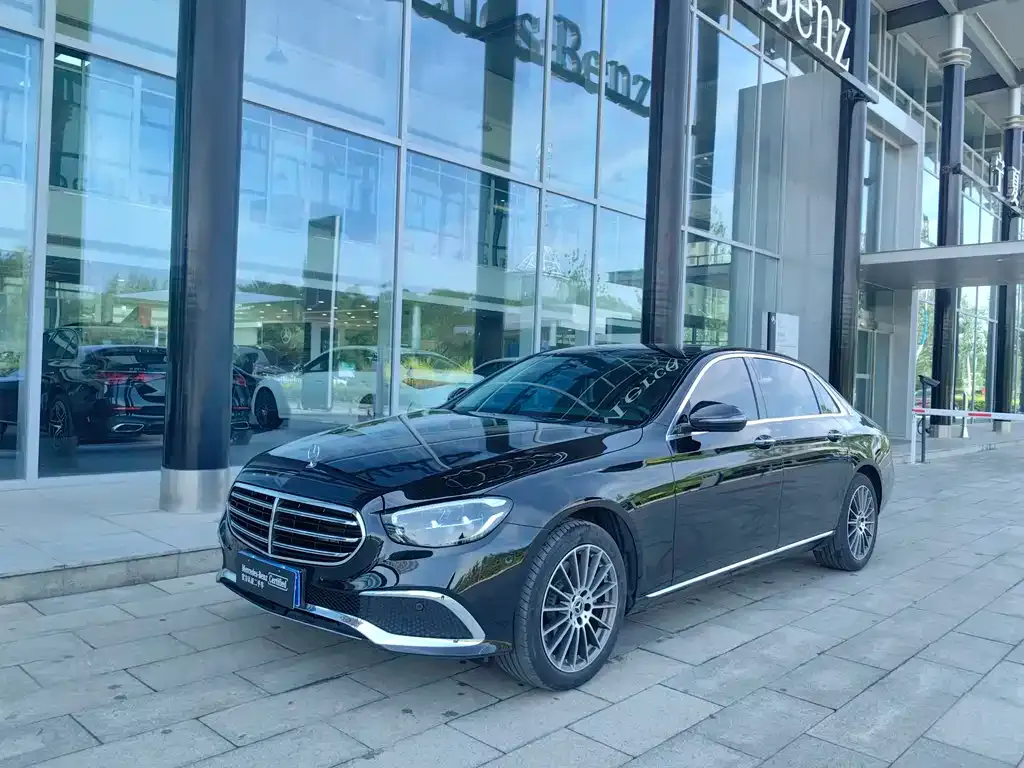 Mercedes-Benz E-Class — фото 1