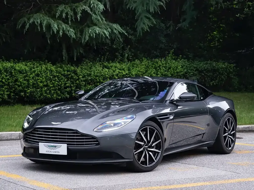 Aston Martin DB11 — фото 1