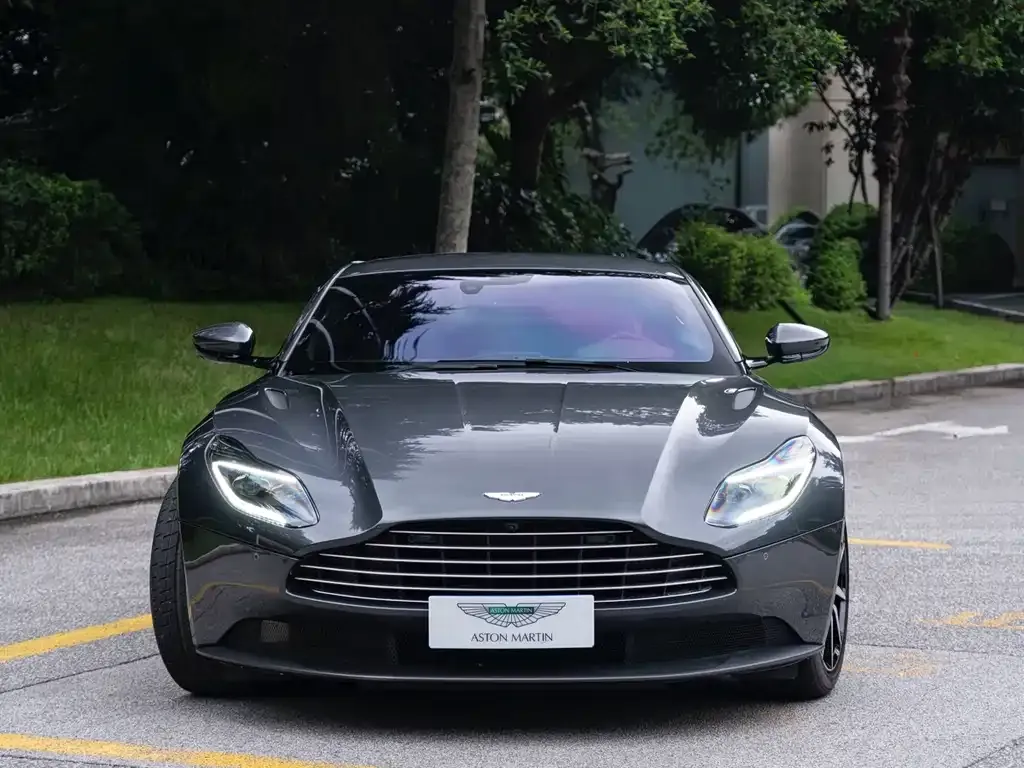 Aston Martin DB11 — фото 6