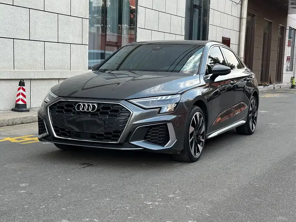 Audi A3 — фото 1