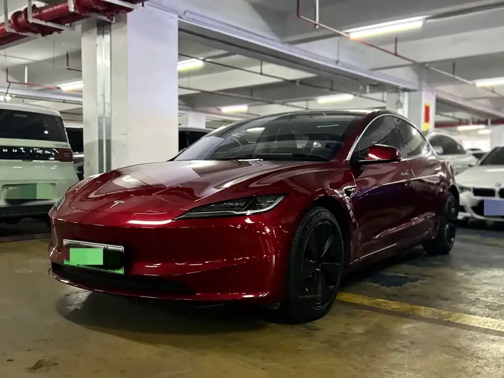 Tesla Model 3 — фото 1