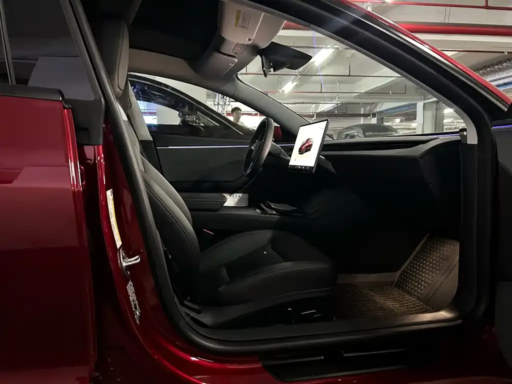 Tesla Model 3 — фото 9