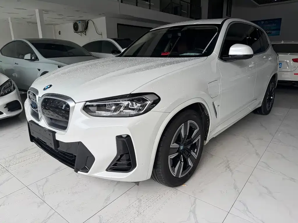 BMW iX3 — фото 1