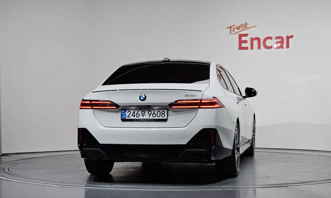 BMW 5-Series 2025 из KR, фото 2