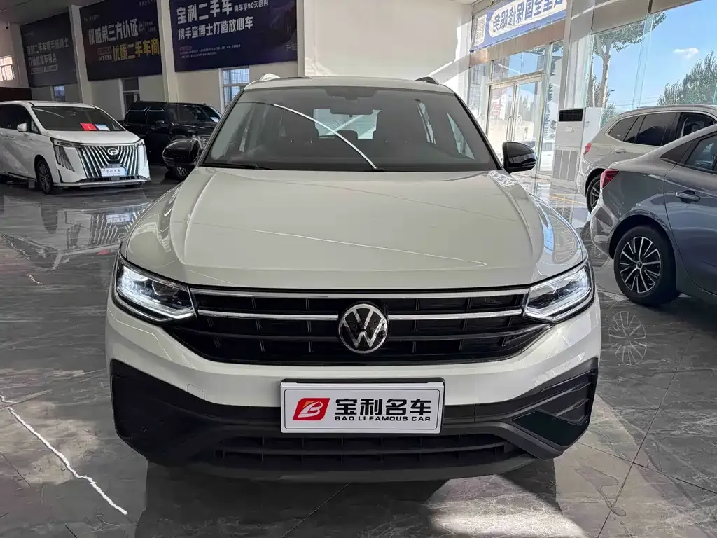 Volkswagen Tiguan L — фото 4