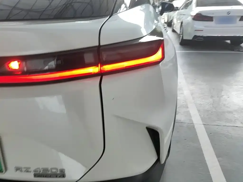 Lexus RZ — фото 2