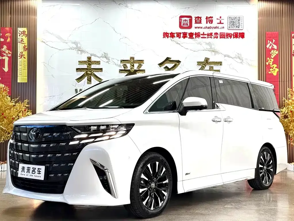 Toyota Alphard — фото 1