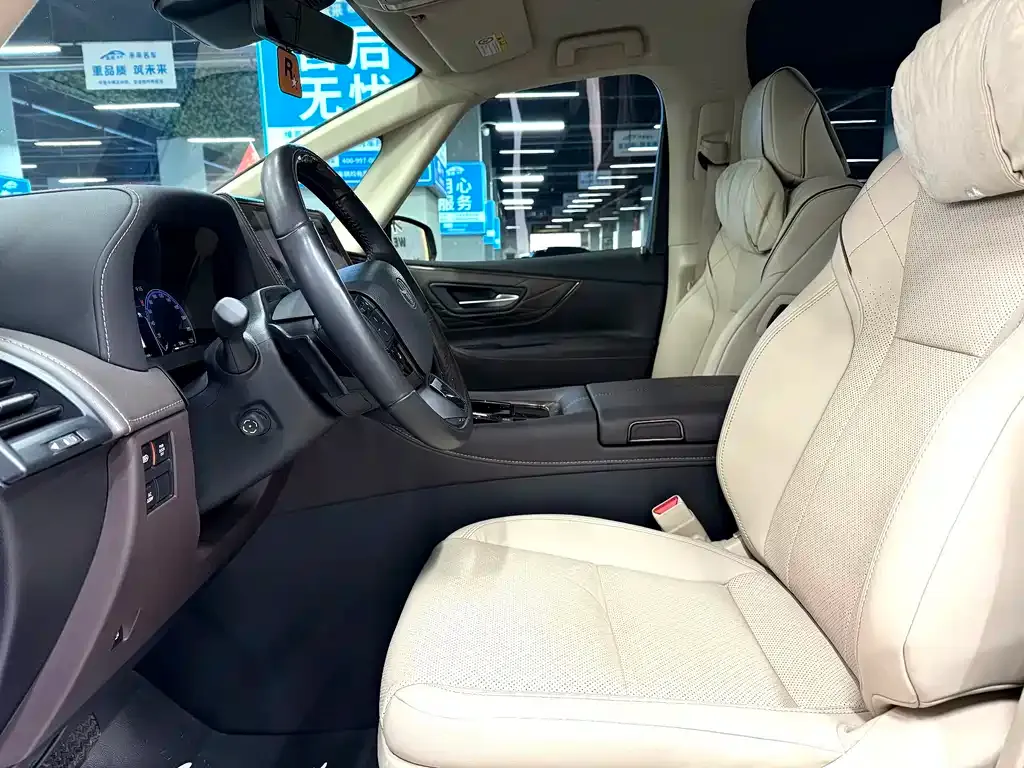 Toyota Alphard — фото 3