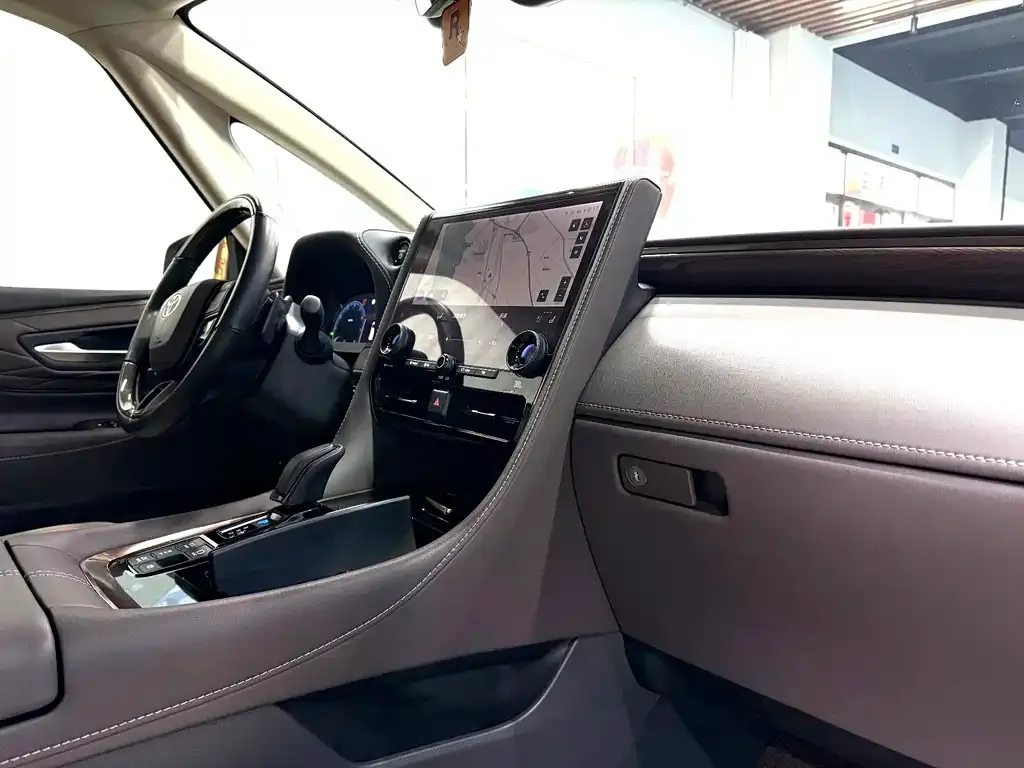 Toyota Alphard — фото 10