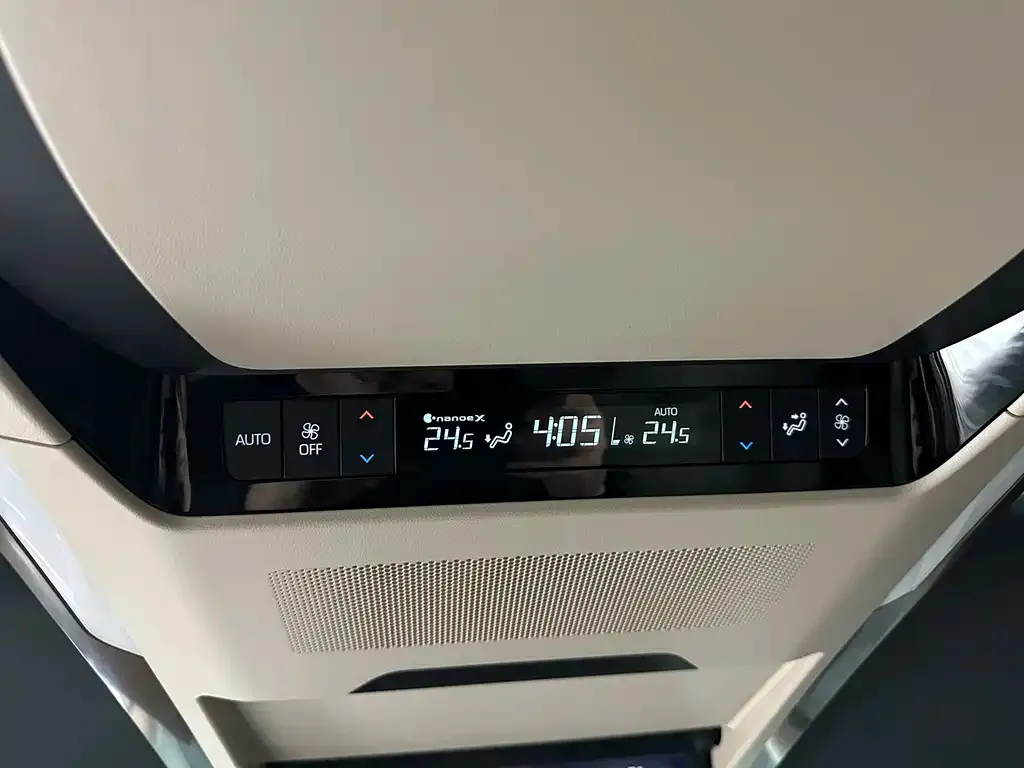 Toyota Alphard — фото 8