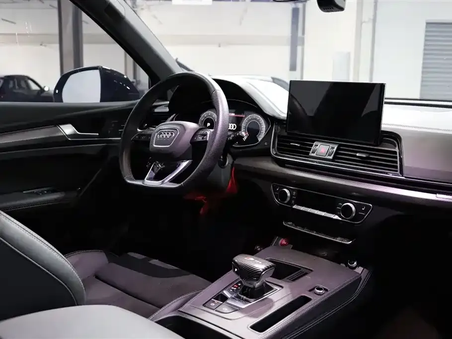 Audi Q5L Sportback — фото 8