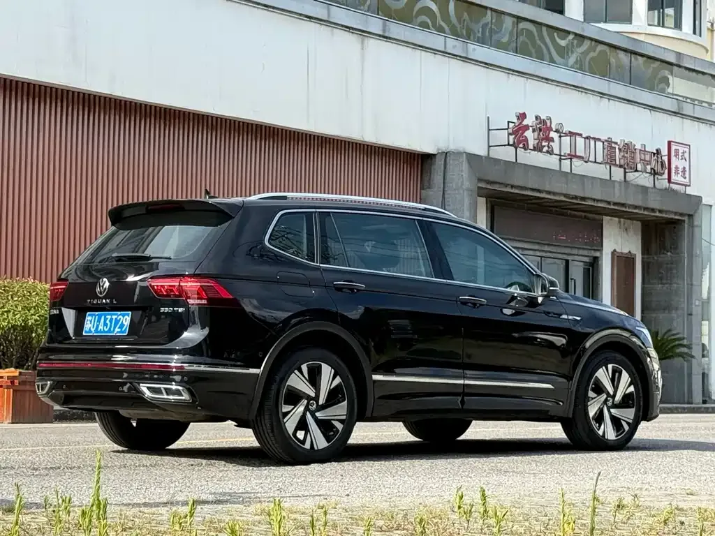 Volkswagen Tiguan L — фото 8