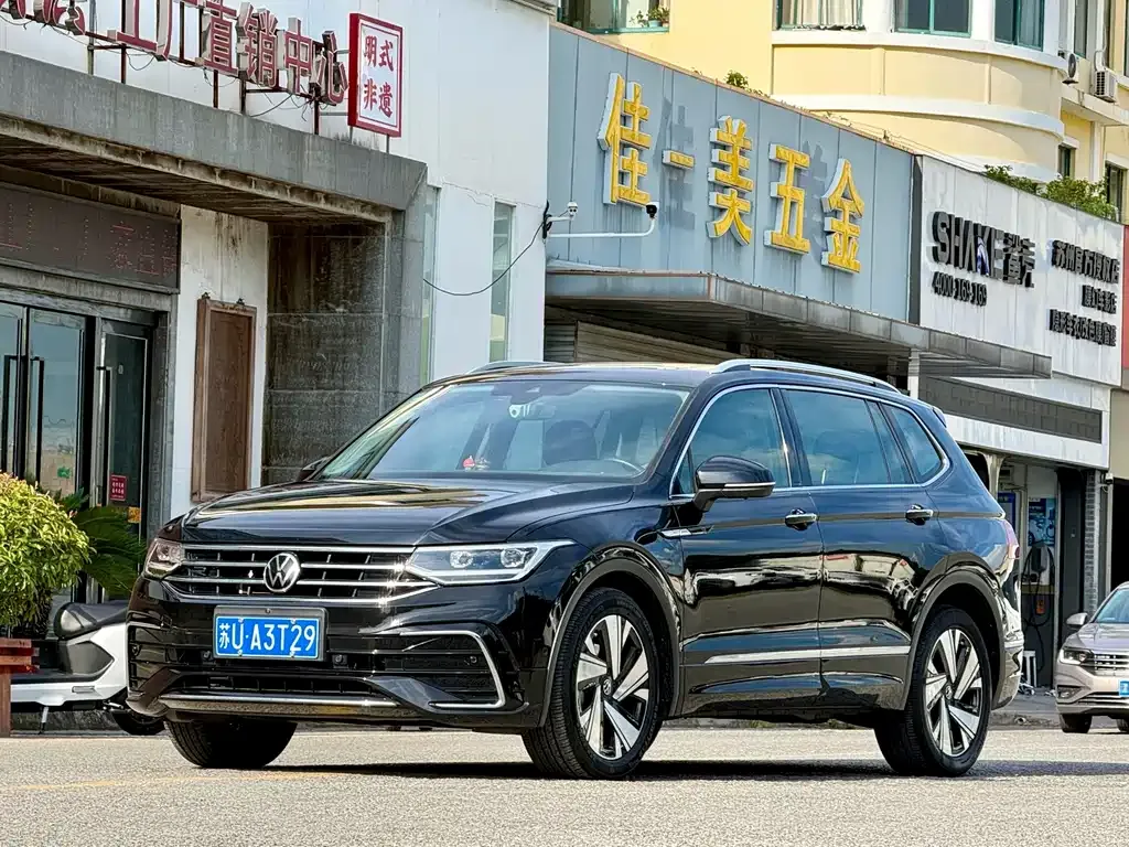 Volkswagen Tiguan L — фото 4