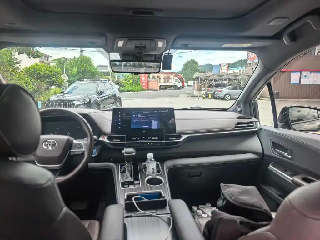 Toyota Sienna — фото 4