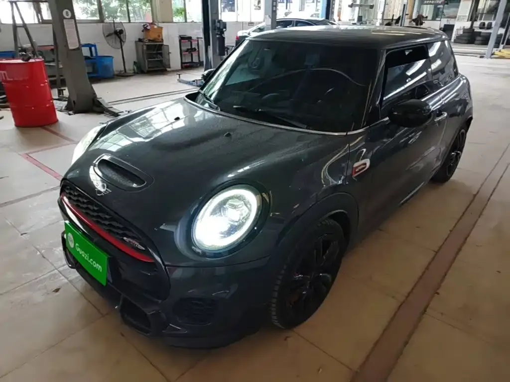 MINI JCW (John Cooper Works) — фото 1