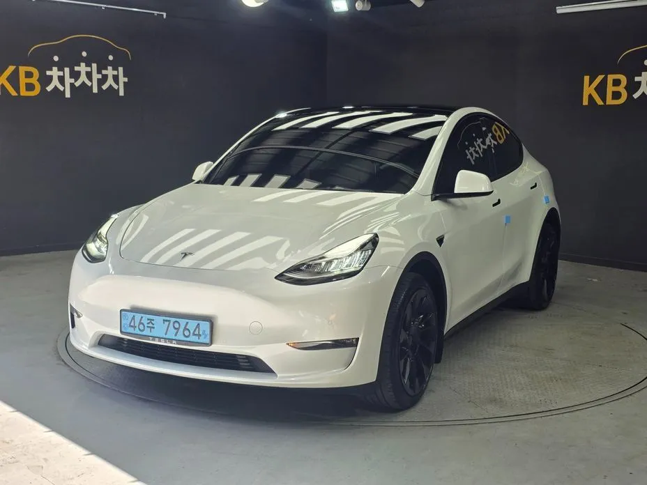 Tesla Model Y — фото 1