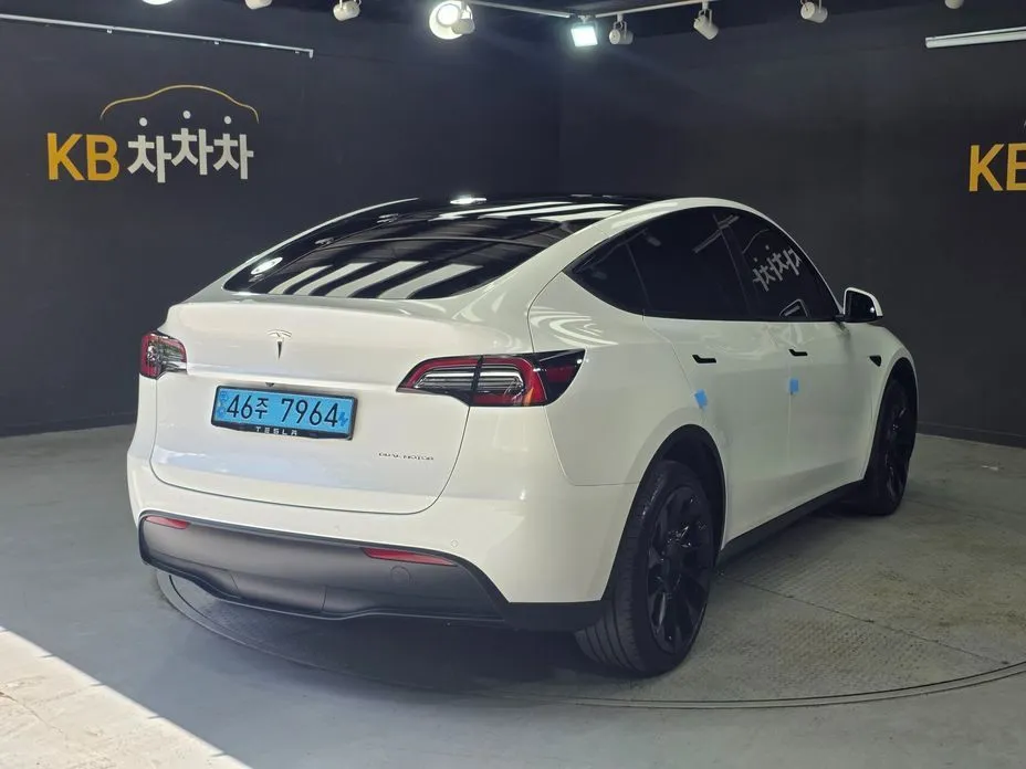 Tesla Model Y — фото 6