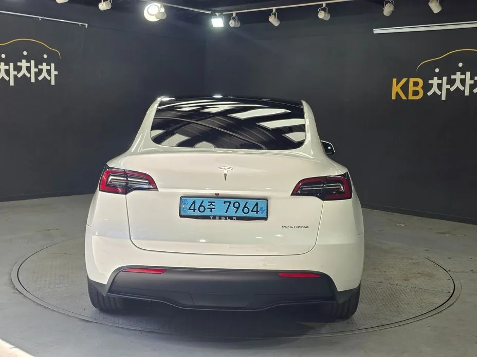 Tesla Model Y — фото 9