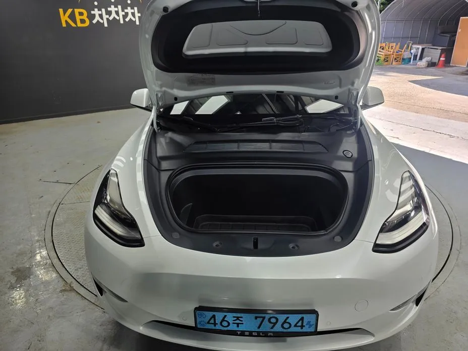 Tesla Model Y — фото 7