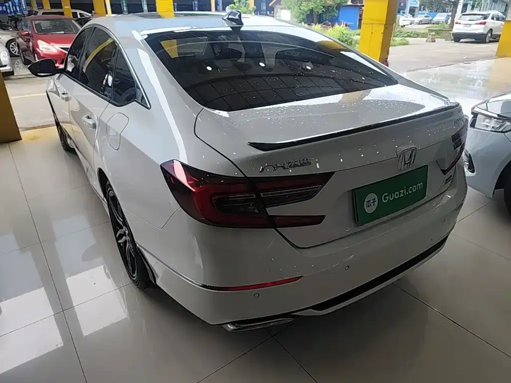 Honda Accord — фото 10