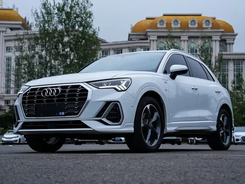 Audi Q3 — фото 1