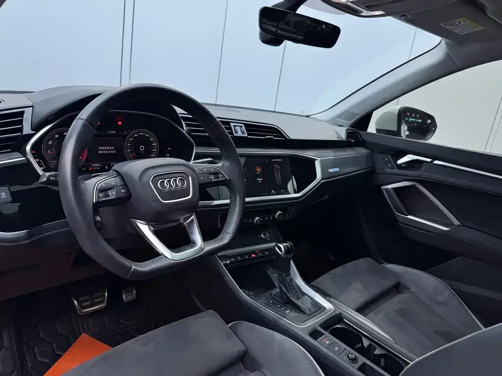 Audi Q3 — фото 9
