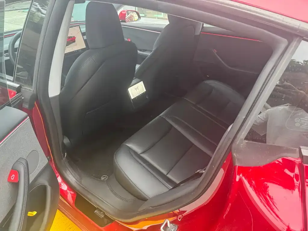 Tesla Model 3 — фото 10