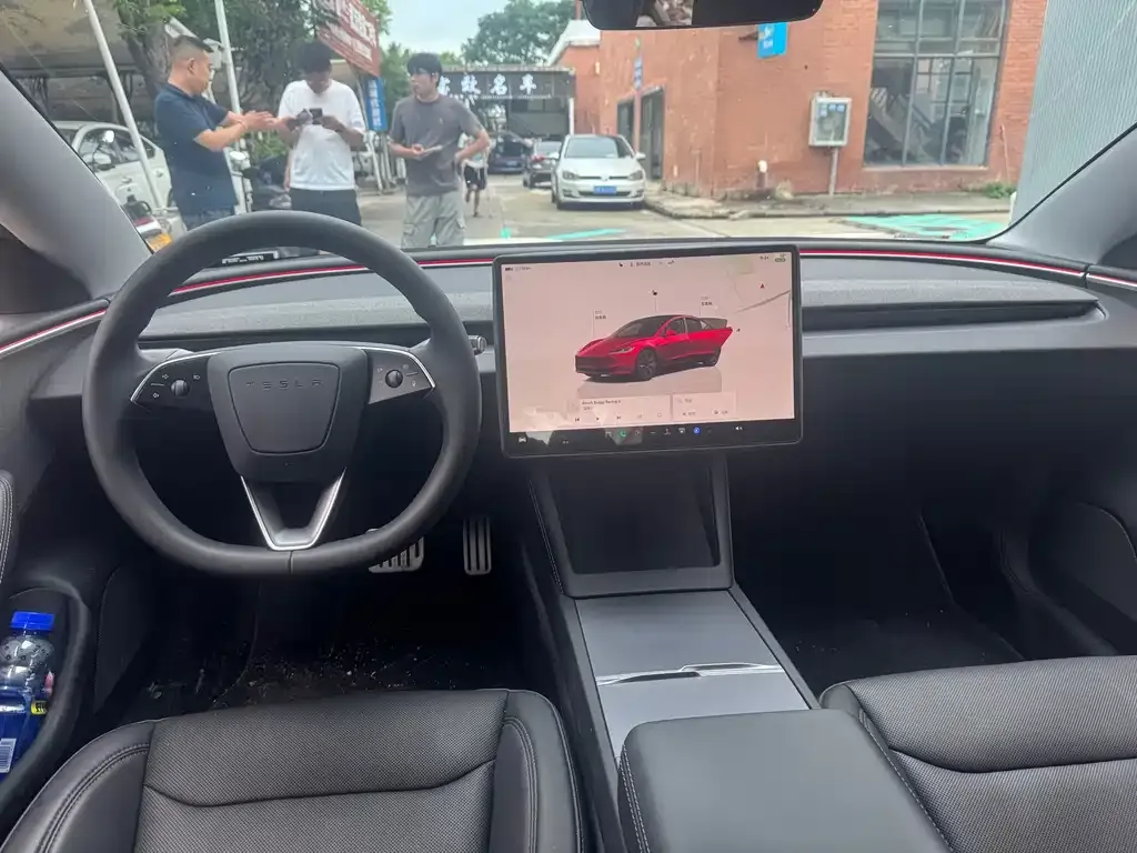 Tesla Model 3 — фото 7