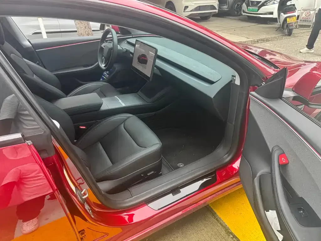 Tesla Model 3 — фото 2