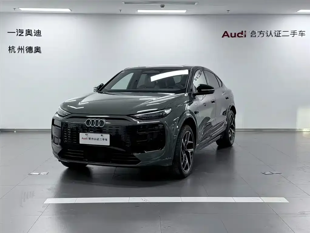 Audi Q6L e-tron — фото 1