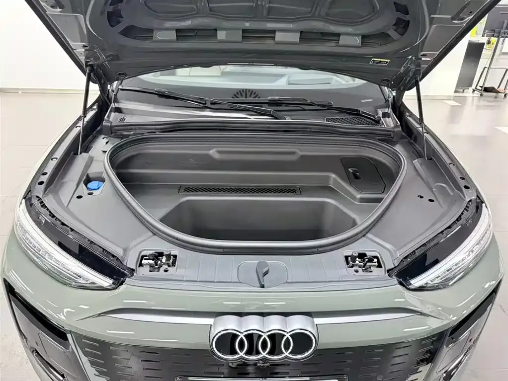 Audi Q6L e-tron — фото 10