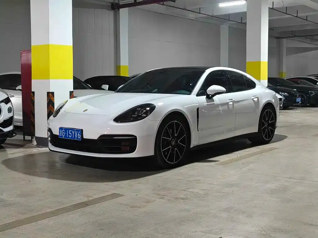 Porsche Panamera — фото 1