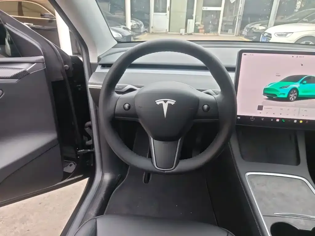 Tesla Model Y — фото 5