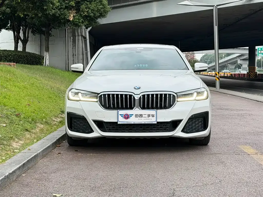BMW 5 Series — фото 9
