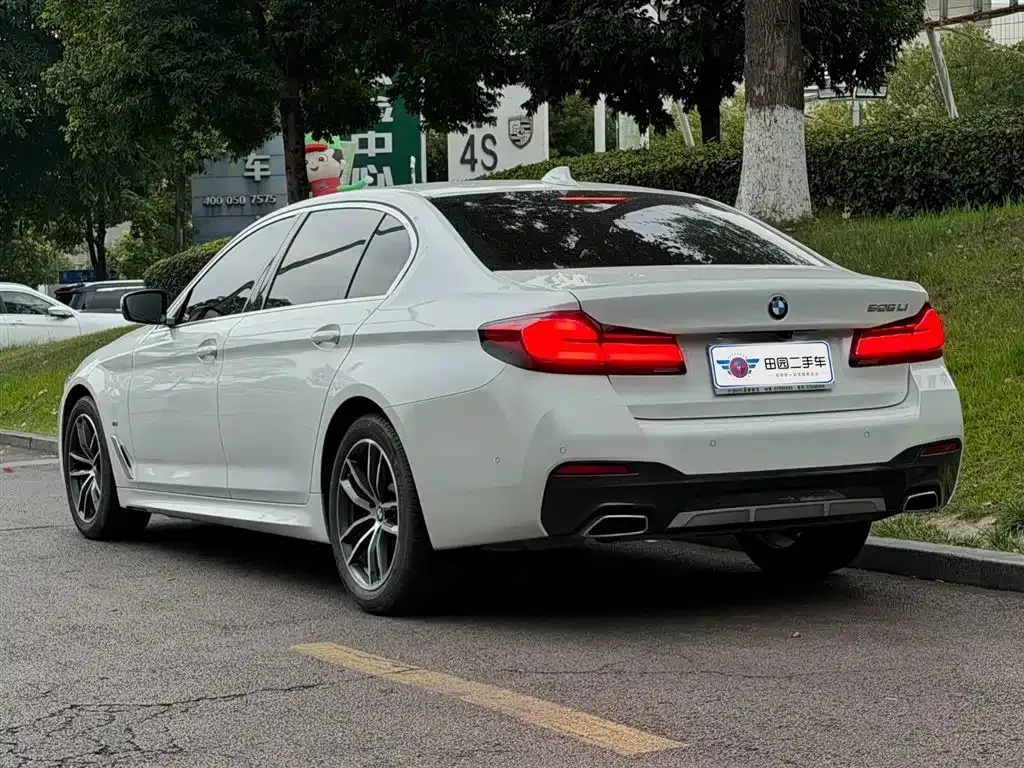 BMW 5 Series — фото 10
