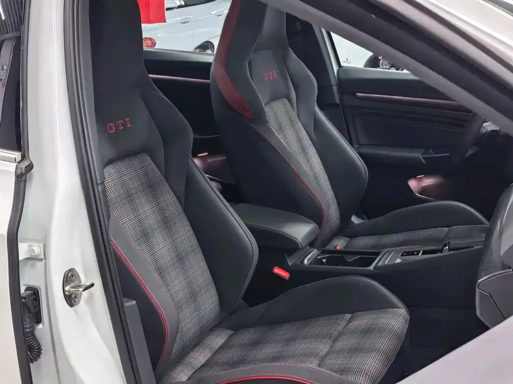 Volkswagen Golf GTI — фото 6