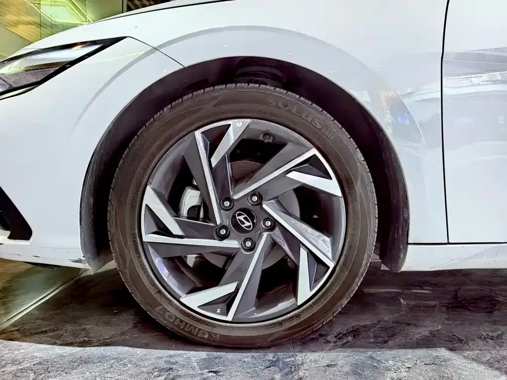 Hyundai Elantra — фото 3