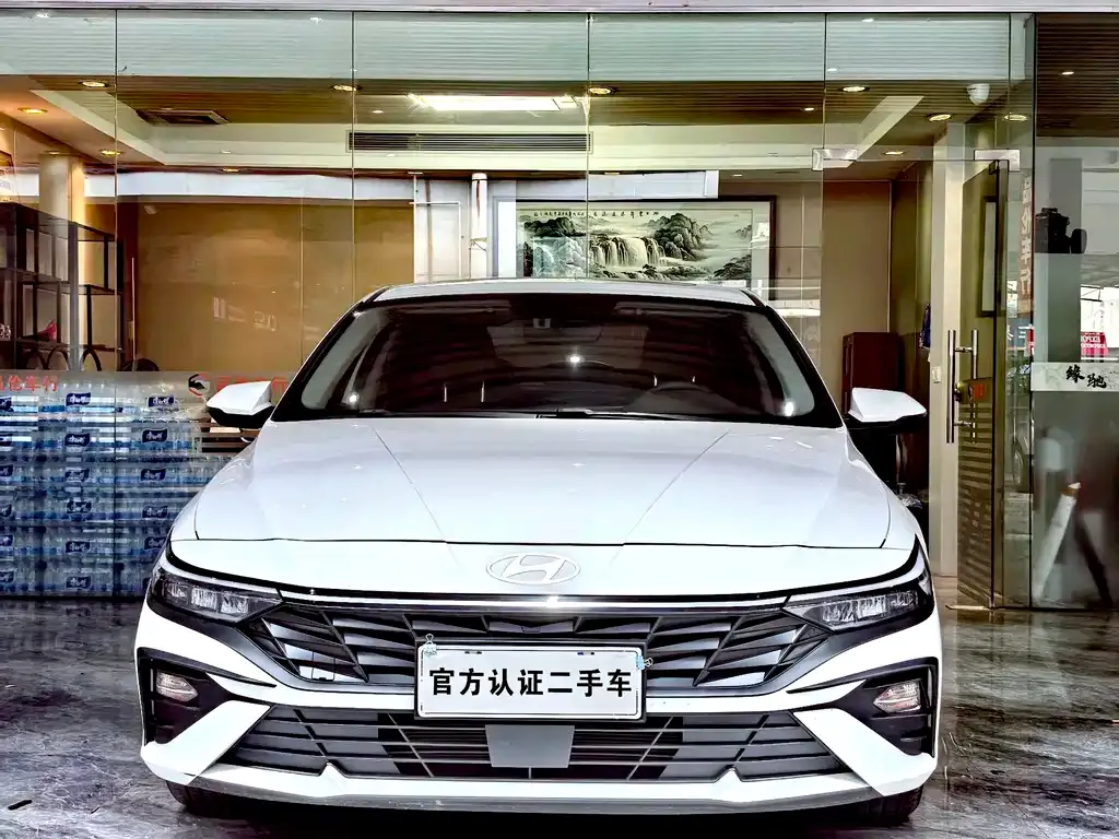 Hyundai Elantra — фото 10