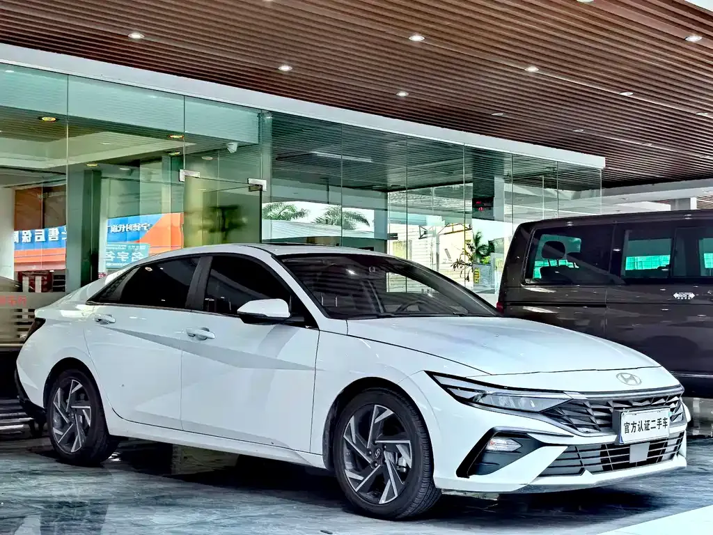 Hyundai Elantra — фото 7