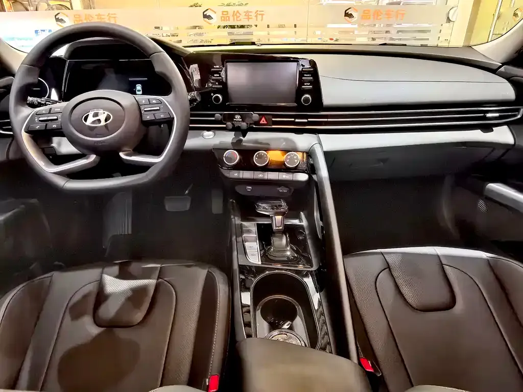 Hyundai Elantra — фото 9