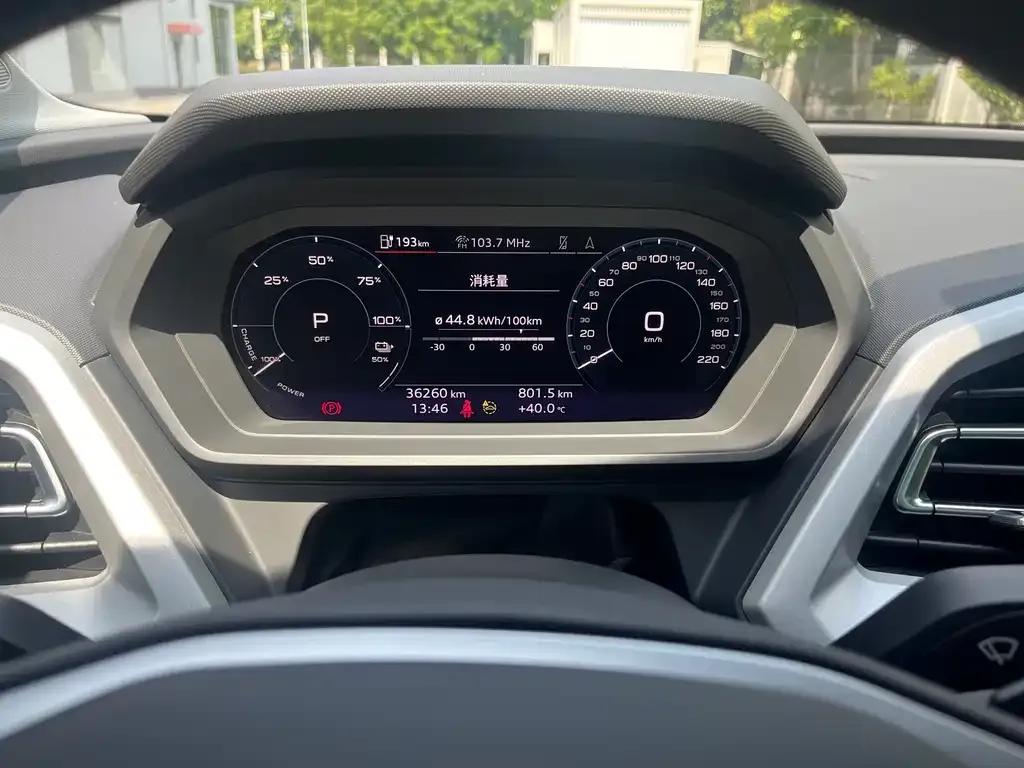 Audi Q5 e-tron — фото 2