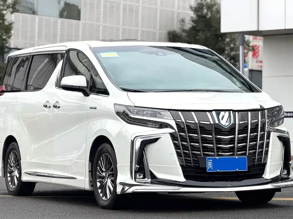 Toyota Alphard — фото 4