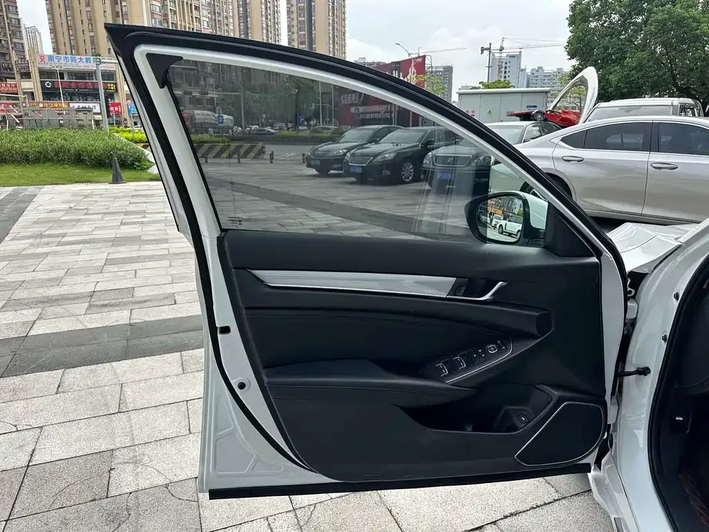 Honda Accord — фото 10