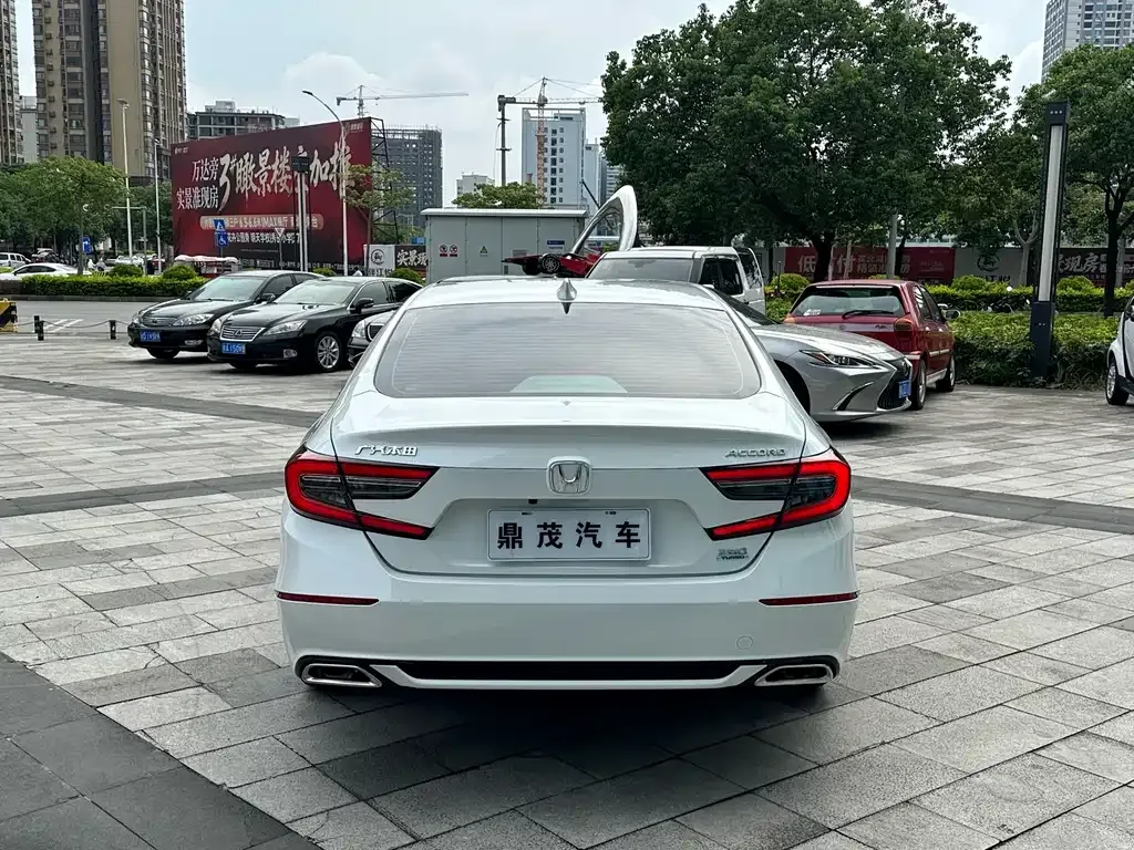 Honda Accord — фото 9
