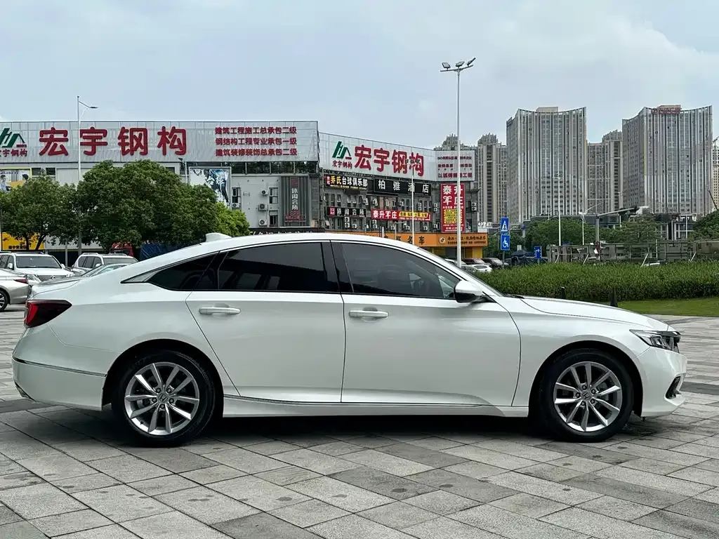 Honda Accord — фото 8
